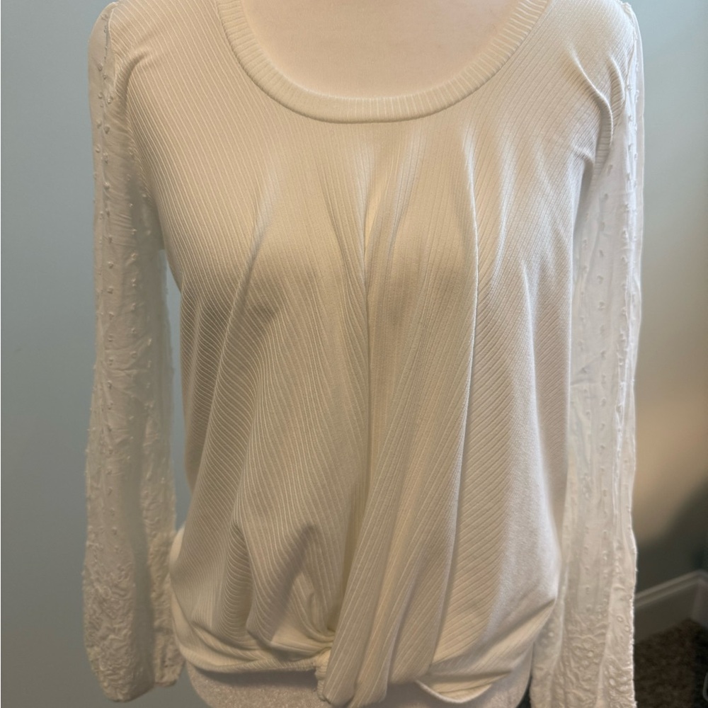 Jun & Ivy Chic White Women's Blouse with Lace Sleeves Size- Small